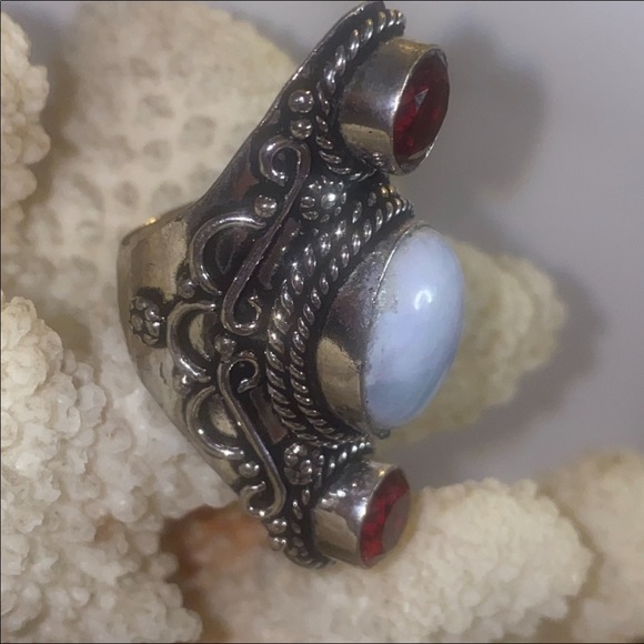 Moonstone + Red Quartz handcrafted vintage Renaissance ring - Picture 3 of 8